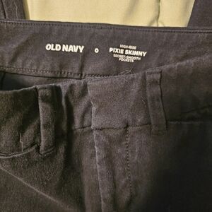 Old Navy Black High-Rise Pixie Skinny Pants